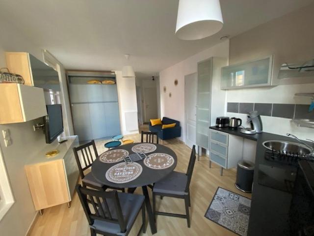 Appartement Avec Balcon Et Parking Prive Мер-ле-Бен Екстериор снимка
